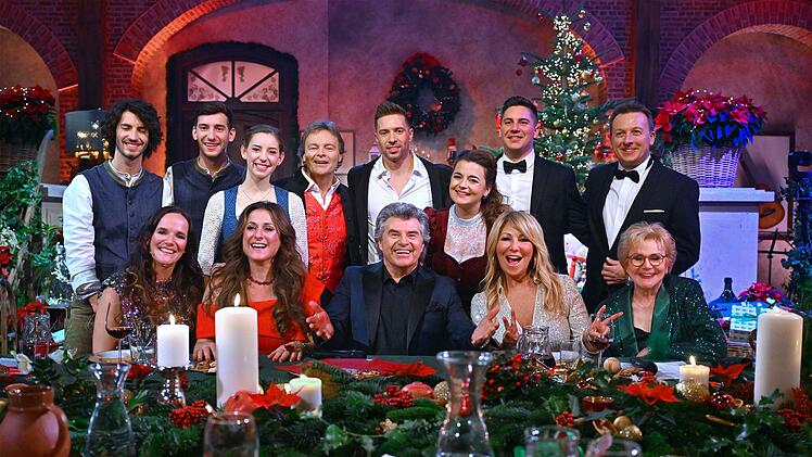 Am Heiligen Abend hei&szlig;t Gastgeber Andy Borg das Mi&szlig;ebner Trio sowie Rudy Giovannini, Ramon Roselly, Luca Rocci, Jens Neher, Alma-Maria H&ouml;now, Marianna Masadi, Rosanna Rocci und Peggy March in seiner festlich geschm&uuml;ckten Weinstube willkommen. Gemeinsam nehmen sie an einer gro&szlig;en Festtafel Platz und feiern den besonderen Abend.
