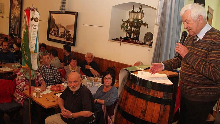 Vorsitzender Robert Strobel freute sich über die hohe Teilnehmerzahl. Fotos: Sonja Adam