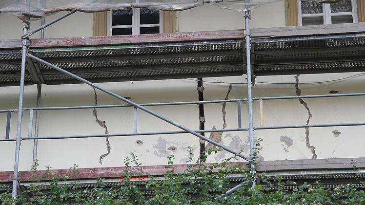 Die Risse im Gebäude sind mit einem Verpressungsverfahren geschlossen worden.