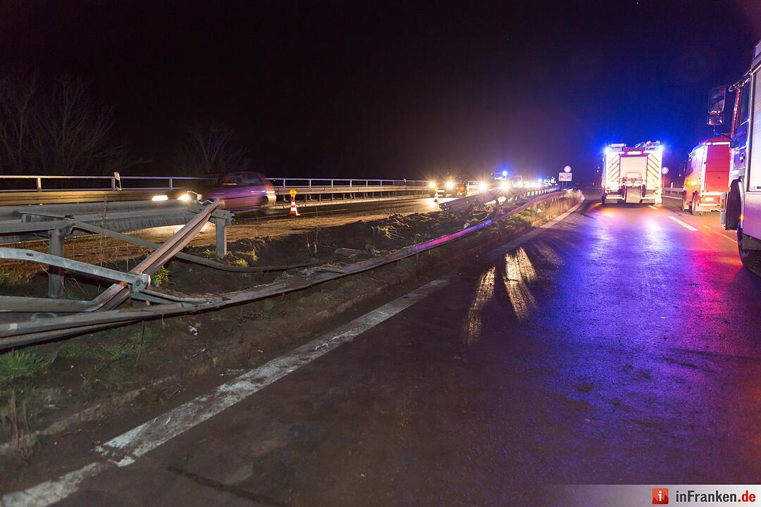 Südwesttangente Fürth: Lkw durchbricht Leitplanke