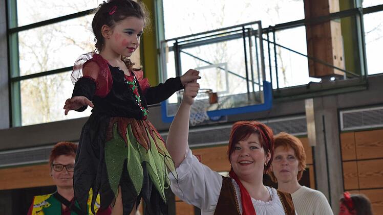Natalie, fünf Jahre alt, lässt sich nicht aus dem Gleichgewicht bringen. Foto: Daniela Pondelicek