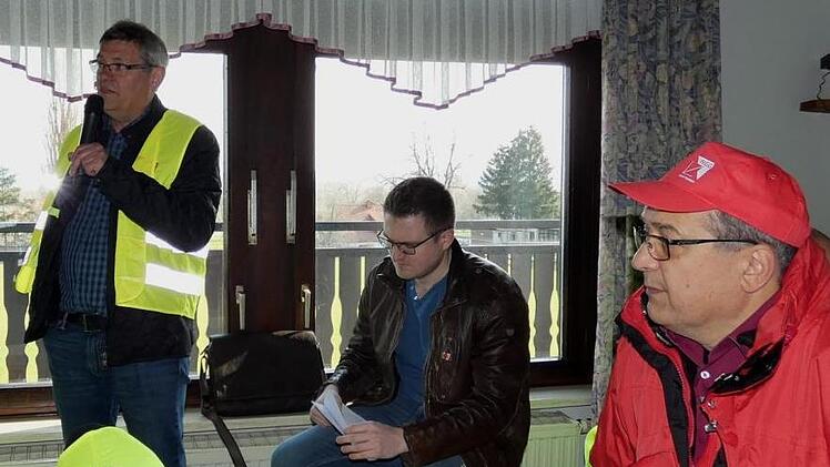 Betriebsratsvorsitzender Andreas Böhm (links) und der Geschäftsführer der NGG Unterfranken, Ibo Ocak (rechts), ermutigten die Anwesenden.