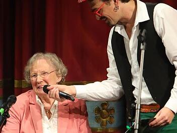 David Saam entlockt der Rettl ein L&auml;cheln.  Fotos: Barbara Herbst