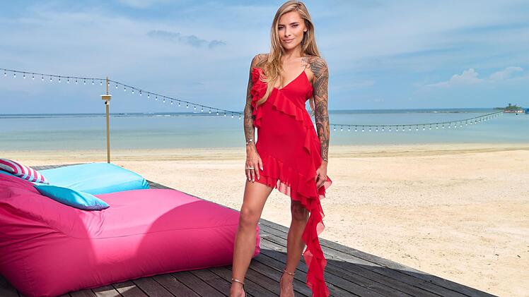 Moderatorin Sophia Thomalla schießt scharf gegen einige Teilnehmer.