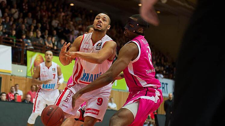 Maurice Stuckey gegen Jamel McLean. Foto: Tobias Köpplinger