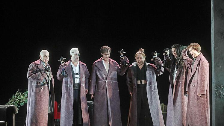 Szene aus "Wallenstein" am Landestheater Coburg.Foto: Henning Rosenbusch
