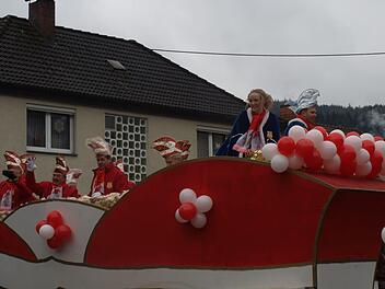 Das Narrenschiff aus Steinwiesen mit Prinzessin Tamara I und    Prinz Sven I.Susanne Deuerlein