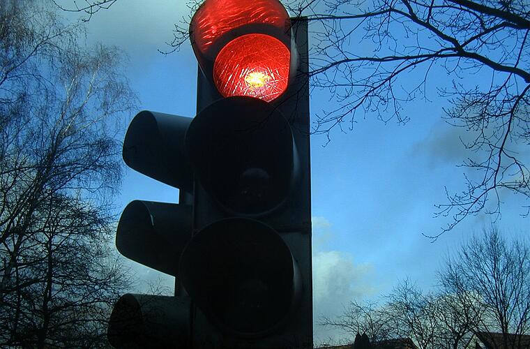 Ampel missachtet? Zwei Verletzte bei Crash in Bamberg