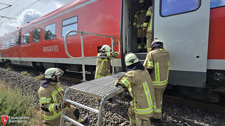 Unfall an Bamberger Bahnübergang simuliert - Feuerwehr probt Ernstfall