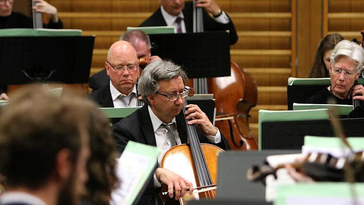 Impressionen vom Sinfoniekonzert mit dem Orchester der Musikfreunde NeustadtFoto: Jochen Berger