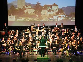 Das St&uuml;ck "Schloss Tirol" war ein Klanggem&auml;lde der sch&ouml;nsten Art: Musikalisch erz&auml;hlte das Sinfonische Blasorchester Kasendorf von der majest&auml;tischen Burg bei Meran. Foto: Sonny Adam