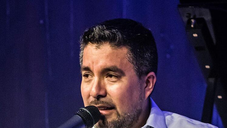 Samuel Torres (Congas) und Bruno Böhmer Camacho am Flügel gastierten mit musikalischen Mitstreitern bei "Leise am Markt" in Coburg.Foto: Jochen Berger