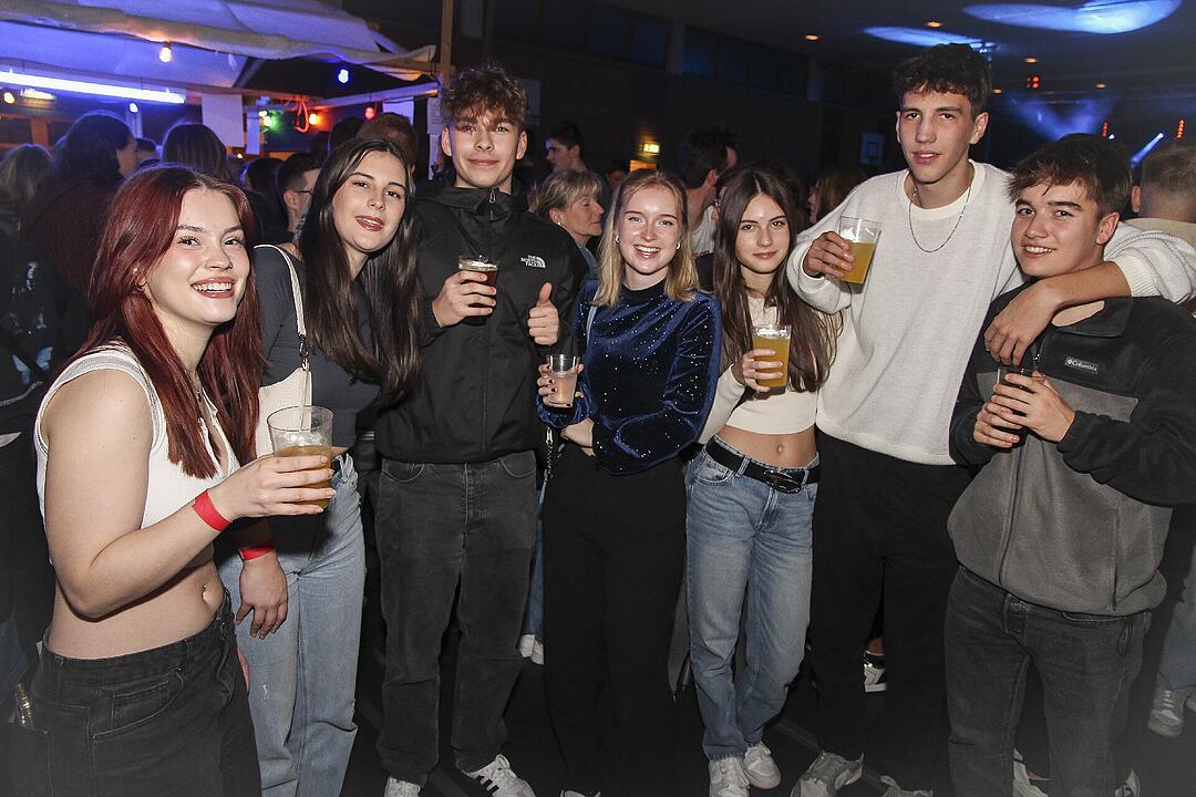 Mit vielen Party-Songs der 80er & 90er und Rock-Pop Klassikern