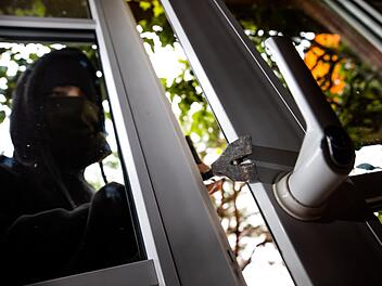 Perfides Vorgehen: Polizei schnappt "Beerdigungseinbrecher" aus Franken