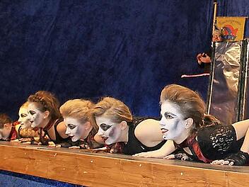 Eines der vielen Glanzlichter an den Bunten Abenden in Seßlach setzten die "Flying Feet" aus Dietersdorf, die das Publikum als Vampire faszinierten. Foto: Bettina Knauth