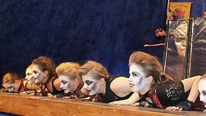 Eines der vielen Glanzlichter an den Bunten Abenden in Seßlach setzten die "Flying Feet" aus Dietersdorf, die das Publikum als Vampire faszinierten. Foto: Bettina Knauth