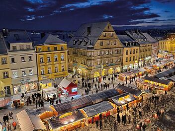 Auf dem Bayreuther Christkindlesmarkt sorgt die nächtliche Beleuchtung für  ordentlich WeihnachtsstimmungFoto: Bayreuth Marketing & Tourismus GmbH