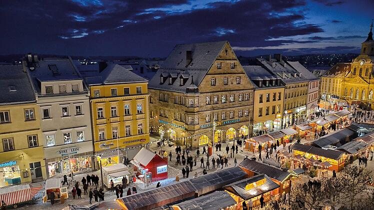 Auf dem Bayreuther Christkindlesmarkt sorgt die nächtliche Beleuchtung für  ordentlich WeihnachtsstimmungFoto: Bayreuth Marketing & Tourismus GmbH