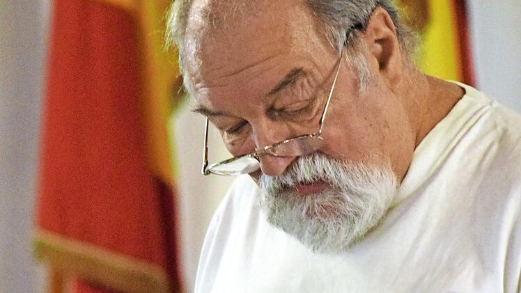 Thomas Mac Pfeifer ist ein erfolgreicher Kinderbuchautor. Das Foto zeigt ihn beim Vorlesetag im Rathaus.  Foto: Daniela Pondelicek