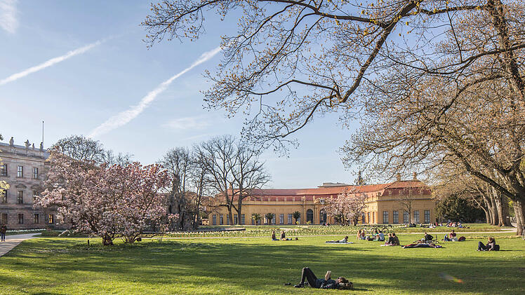 Vor der Orangerie im Schlossgarten lässt sich gut "chillen".