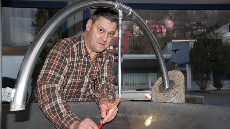 Deshalb muss Uwe Meißner die Rohre regelmäßig reinigen. Sonst bilden sich zu viele Ablagerungen. Foto: Ulrike Müller