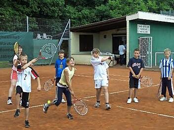 Mit solchen Werbeaktionen möchte die Tennisabteilung des FC Eltingshausen Kinder und Erwachsene gewinnen.  Foto: Stefan Geiger/ Archiv