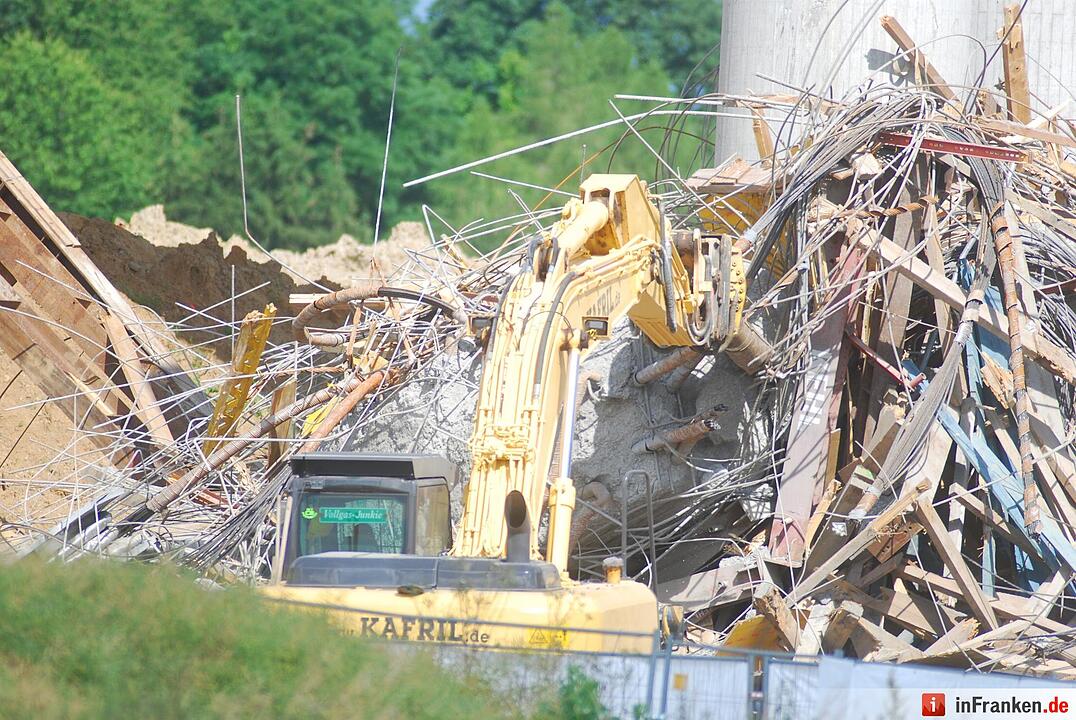 Brückeneinsturz bei Werneck: Aufräumen an der Unglücksstelle