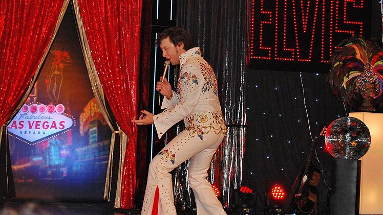 Elvis in der Las Vegas-Show in Bad Kissingen. Foto Sigismund von Dobschütz