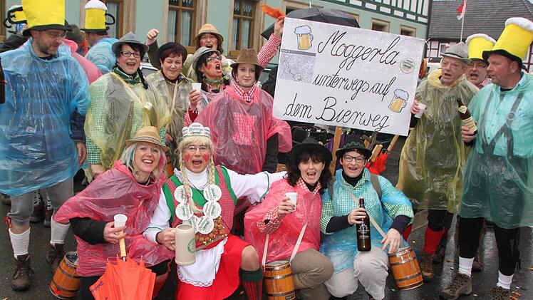 Die "Stublicher Moggerla" waren wieder mit einer starken Gruppe beim "Döberten-Express" dabei - diesmal als Bierweg-Wanderer. Foto: Matthias Einwag