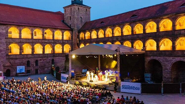 Ein Ambiente, das schon Weltstars wie Bob Geldof verzauberte: Die Plassenburg wird ab Dienstag wieder zur Open-Air-Stätte. Foto: BR-Archiv
