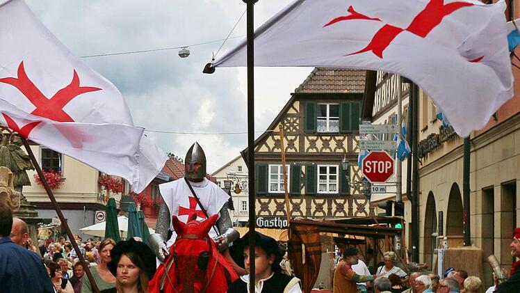 Kreuzritter halten Einzug  Foto: Sophie R&ouml;der