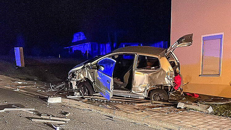 Bischberg: Alkohol und &uuml;berh&ouml;hte Geschwindigkeit: 21-J&auml;hriger zerst&ouml;rt Hofeinfahrt