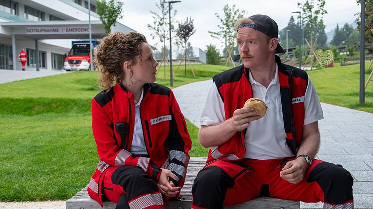 Elli Kempfer (Klara Deutschmann) und Felix Sorell (Sebastian Griegel) verstehen sich in "Einfach Elli" (donnerstags, ab 12. M&auml;rz, um 20.15 Uhr) auf Anhieb gut.