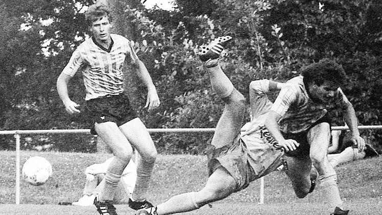 Szene vom Spiel des &ouml;sterreichische Erstligisten Vorw&auml;rts Steyr (helle Hosen) und des FC Reichenbach.