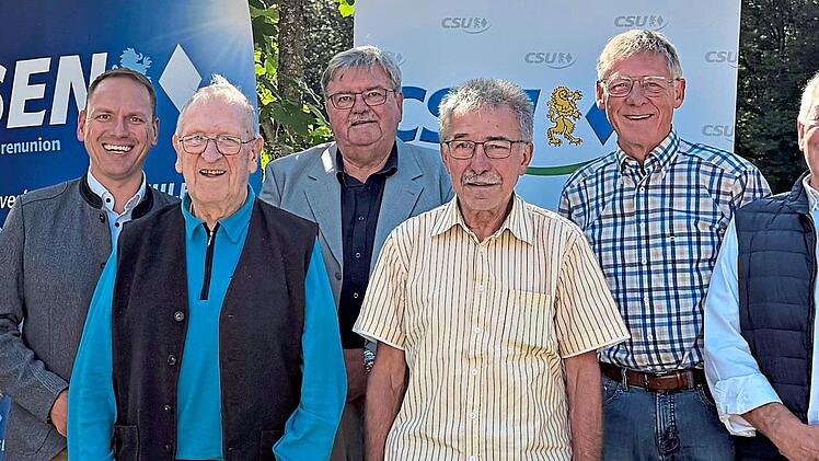 Ehrungen beim CSU Ortsverband Oberthulba: (von links) Matthias H&uuml;ttl, Mario G&ouml;tz, Herbert Winter, Norbert Kessler, Walter Gl&uuml;ck, Wolfgang Halbig, Manfred Manger.
