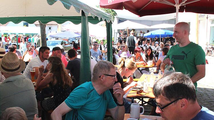 Eindrücke vom Adelsdorfer Dorffest. Foto: Johanna Blum