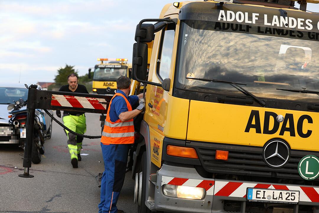Kreis Roth: Motorradfahrer stirbt bei Unfall, Beifahrerin schwer verletzt