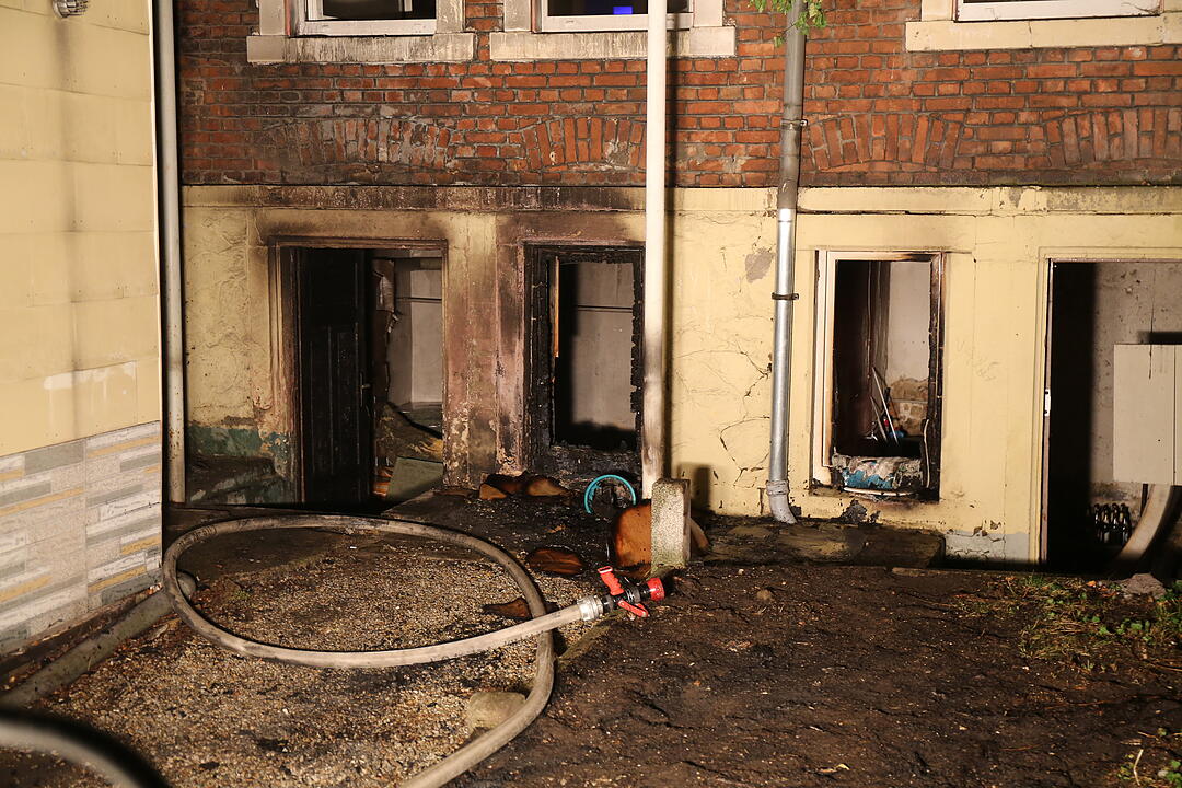 Wohnhaus in Hof in Flammen