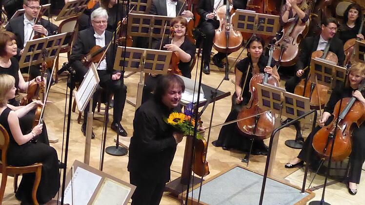 Blumen für den Solisten: der Geiger Sergej Krylov.