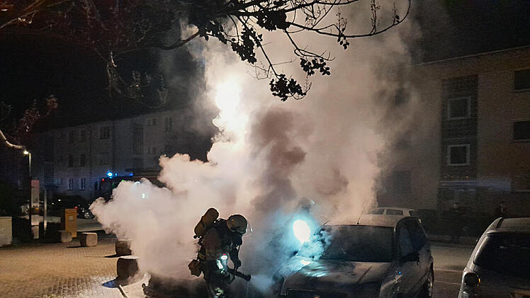 Auto-Brand in der Hegelstr.