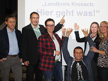 Sie waren faszinierend von der großen Resonanz (von links): Beratungslehrer Ralf Müller, Schulleiter Uwe Schönfeld, die Vorsitzende des Arbeitskreises Schule/Wirtschaft, Daniela Wölfel, Andy Fischer, Zukunftscoach Gabriela Riedel und Christina Söllner. Foto: Veronika Schadeck