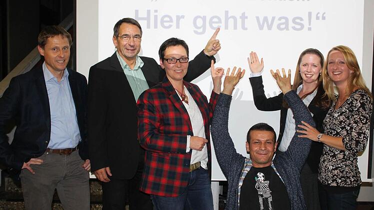 Sie waren faszinierend von der großen Resonanz (von links): Beratungslehrer Ralf Müller, Schulleiter Uwe Schönfeld, die Vorsitzende des Arbeitskreises Schule/Wirtschaft, Daniela Wölfel, Andy Fischer, Zukunftscoach Gabriela Riedel und Christina Söllner. Foto: Veronika Schadeck