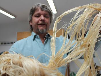 Aus diesen Hanffasern entstehen die unterschiedlichsten Produkte. Firmenchef Robert Hertel ist zuversichtlich. Foto: Andreas Dorsch