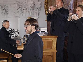 Georg Schäffner, Christoph Günther und die beiden Trompeter Benjamin Sebald und Florian Zeh in der Basilika  Foto: Thomas Weichert