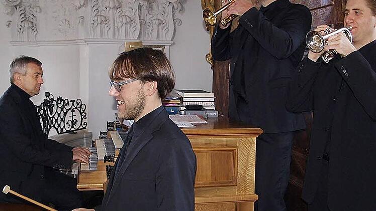 Georg Schäffner, Christoph Günther und die beiden Trompeter Benjamin Sebald und Florian Zeh in der Basilika  Foto: Thomas Weichert
