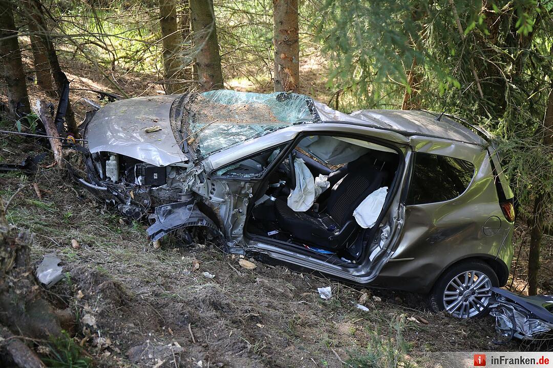 Rentnerin kracht bei Schwarzenbach in Wald – eingeklemmt und schwer verletzt