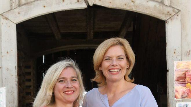 Agrarministerin Julia Klöckner (CDU) und Staatsministerin Melanie Huml (CSU) in der Bamberger Gärtnerei Dechant bei "Lounge in the City". Foto: Barbara Herbst