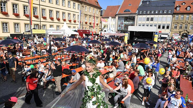 Künstlerparade zur Eröffnung der 20. Auflage von "Bamberg zaubert" am 13. Juli 2018. Foto: Ronald Rinklef