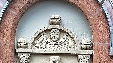Eine der ältesten Jakobus Darstellungen in Unterfranken von 1587 befindet sich an der Außenwand der Machtilshäuser Pfarrkirche.