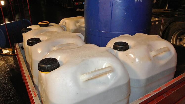 Über 200 Liter hatten die Feuerwehrleute bei Knetzgau aus den Dieseltanks gepumpt. Foto: Brigitte Krause